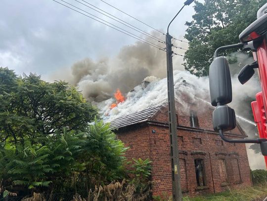 Pożar objął cały budynek
