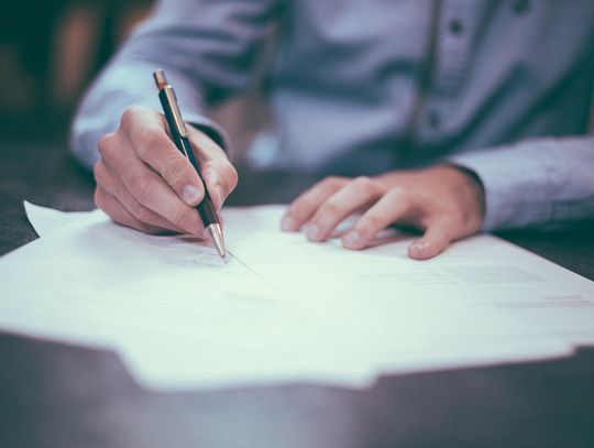 Pracownicy MOPS kolportują list Jana Bronsia do rodziców przedszkola Zielone Ogrody