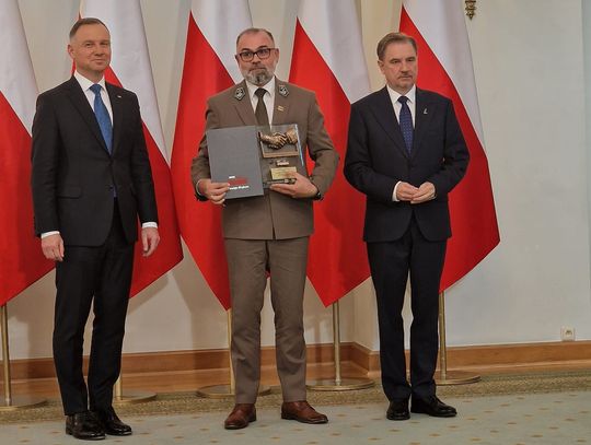 Prezydent Duda wręczył nagrodę leśnikom z Oleśnicy