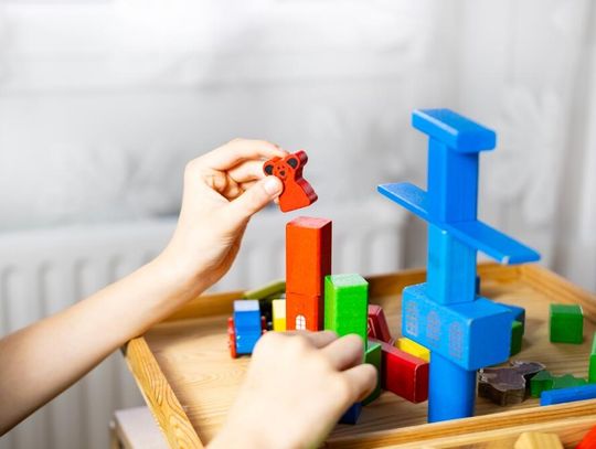 Proste sposoby na wspieranie rozwoju dziecka poprzez zabawę konstrukcyjną