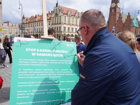 Protestują, bo chcą zniesienia dwukadencyjności