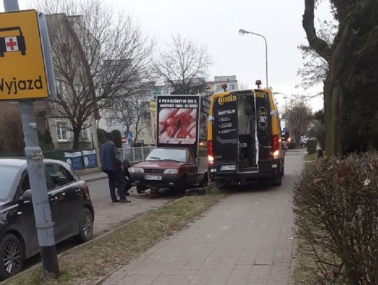 Przebite opony w aucie antyaborcyjnym