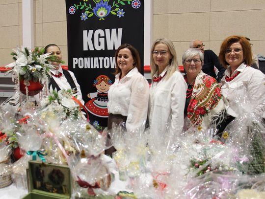 Przedświąteczne śpiewanie i handlowanie w Oleśnicy Przedświąteczne śpiewanie i handlowanie w Oleśnicy