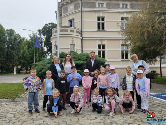 Przedszkolaki odkrywały tajemnice Bierutowa. Wyjątkowe spotkanie z burmistrzem z okazji jubileuszu miasta