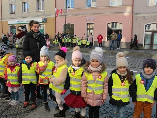 Przedszkolaki śpiewały hymn na Rynku w Oleśnicy