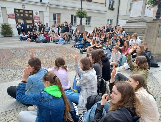 Przemoc i agresja - happenig w oleśnickim Rynku 