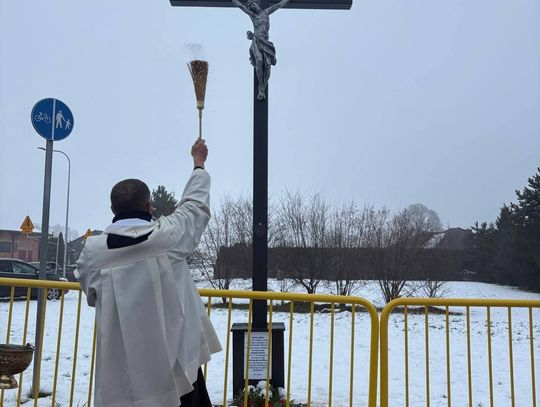 Przy rondzie stanął krzyż