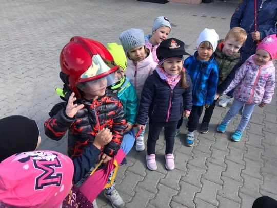 Pszczółki i Żabki z Zielonej Żabki w Oleśnicy u strażaków 
