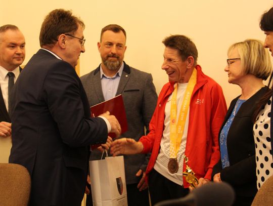 Radni powiatowi oklaskiwali olimpijczyka