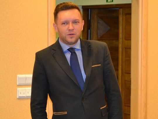 Radny Bronsia postanowił zakpić z opozycji