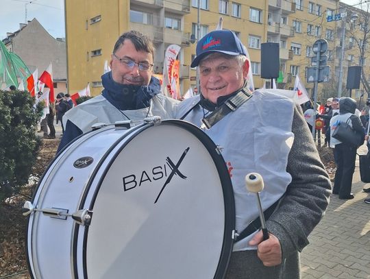 Radny PiS z Oleśnicy na manifestacji Solidarności we Wrocławiu Radny PiS z Oleśnicy na manifestacji Solidarności we Wrocławiu