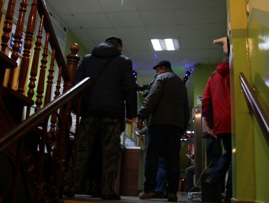 Rano około 150 osób stało pod przychodnią na Hallera w Oleśnicy