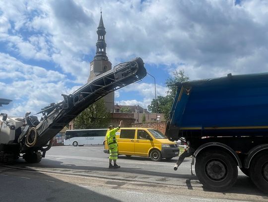 Remontują drogę w Bierutowie