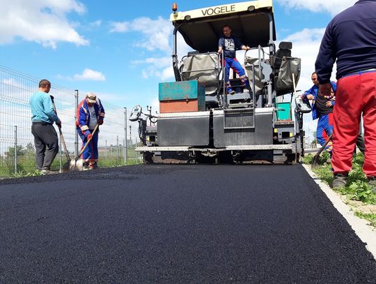Robią ścieżkę pieszo-rowerową na Krzywoustego