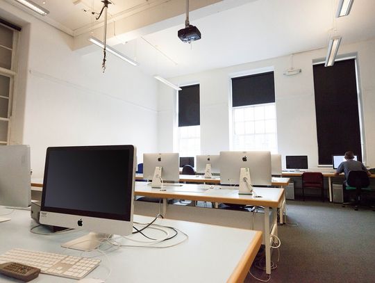 Rolety wewnętrzne-jakie warto kupić? Rolety wewnętrzne-jakie warto kupić?