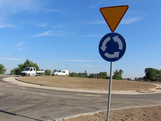 Rondo na Dobroszyckiej w Oleśnicy prawie gotowe