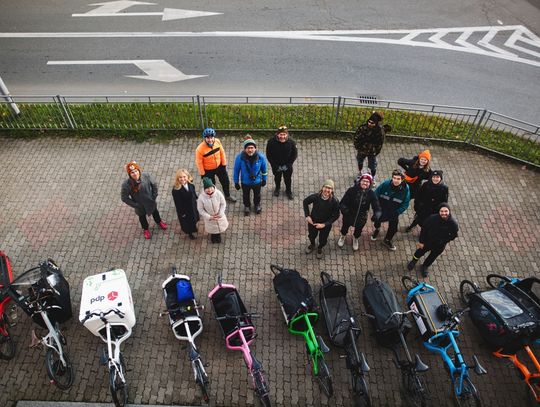 Rowerami przewieźli książki z Wrocławia do Oleśnicy