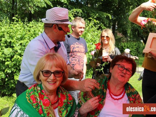 Róże dla mam w Parku Kolejarzy w Oleśnicy