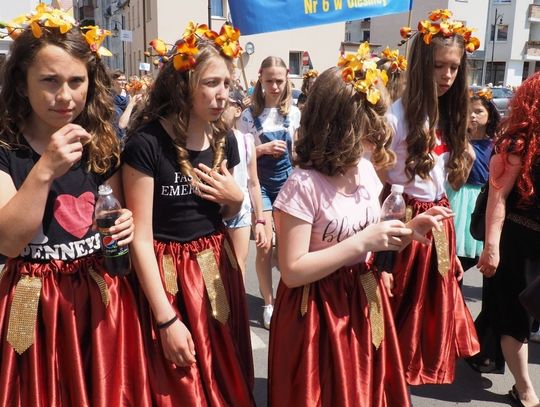 Ruszyły Dni Oleśnicy - parada oleśniczan