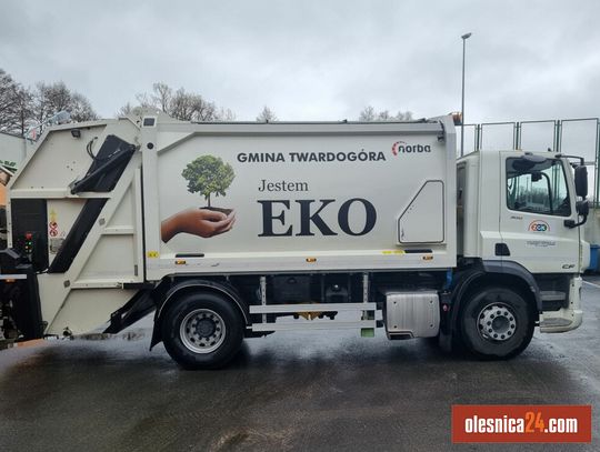 Samochody ZGK w Twardogórze zbierają odpady i edukują. W jaki sposób?