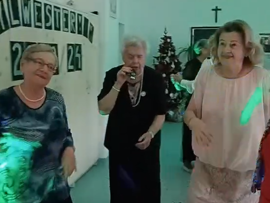 Seniorzy już rozpoczęli sylwestrowe szaleństwo! (WIDEO)