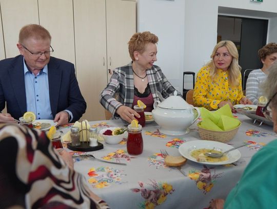 Seniorzy z Oleśnicy na przedświątecznym spotkaniu
