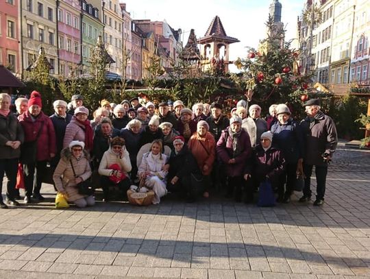 Seniorzy z Oleśnicy pieką pierniki
