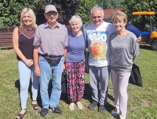 Seniorzy z Oleśnicy ruszyli w plener