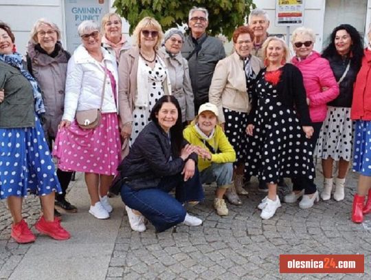 Seniorzy z Oleśnicy świętują w rytmie tańca