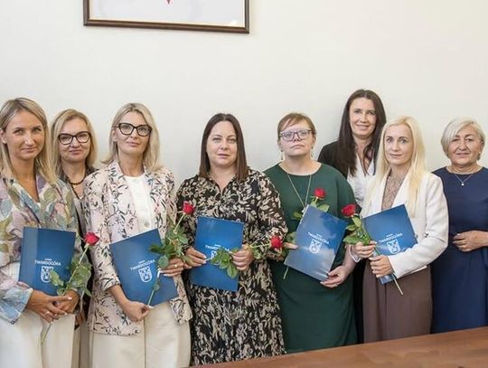 Siedmioro nauczycieli z Twardogóry otrzymało awans zawodowy