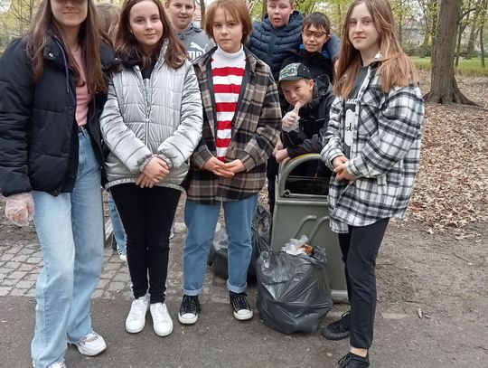 Siódemka sprząta świat