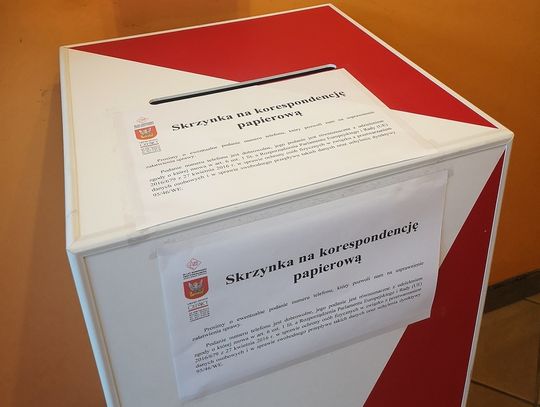 Skrzynka podawcza dla interesantów wraca w Urzędzie Miasta Oleśnicy
