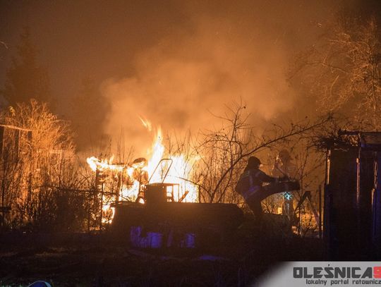 Słup ognia na działkach w Oleśnicy
