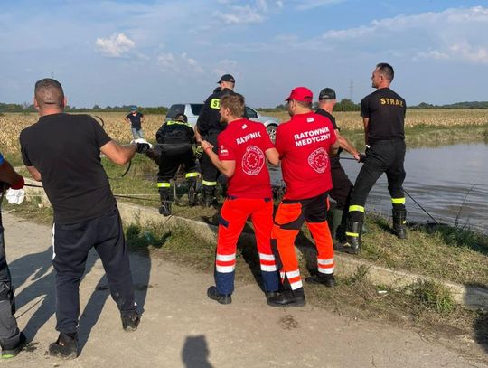 Służby Ratownicze z Oleśnicy pomagają w okolicach Oławy