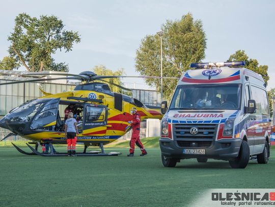 Śmigłowiec LPR na stadionie - przyleciał po nastolatkę, która miała wypadek na rowerze