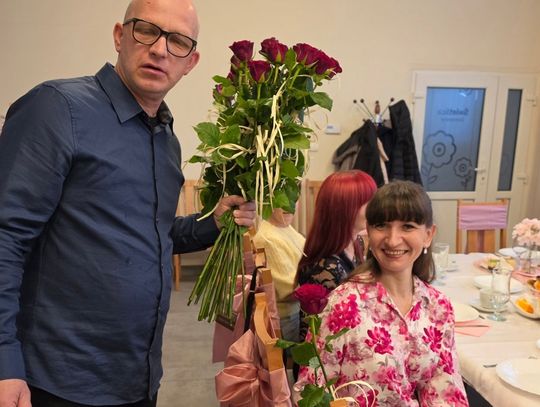 Sołecki Dzień Kobiet w Domasławicach – kwiaty, uśmiechy i wspólna radość