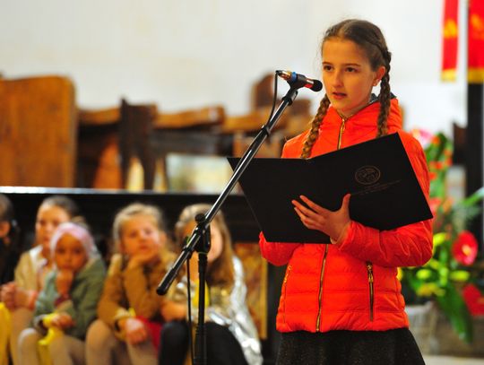 SP7 i PSM w Oleśnicy o św. Janie Pawle II w bazylice św. Jana