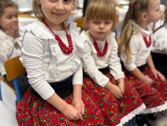 Śpiewajmy i grajmy Mu…” – przedszkolne kolędowanie w Bajce Śpiewajmy i grajmy Mu…” – przedszkolne kolędowanie w Bajce