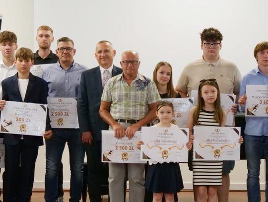 Sportowe gwiazdy Sycowa na szczycie! Burmistrz rozdaje stypendia i nagrody