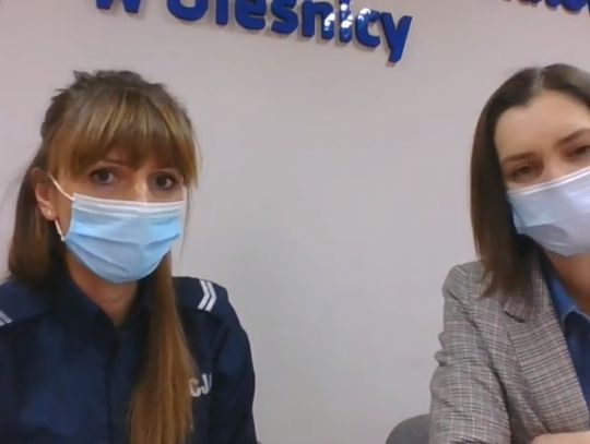 Spotkanie policjantki z pracownikiem Powiatowej Stacji Epidemiologiczno - Sanitarnej w Oleśnicy