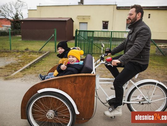 Spotkanie seniorów o rowerach i książkach