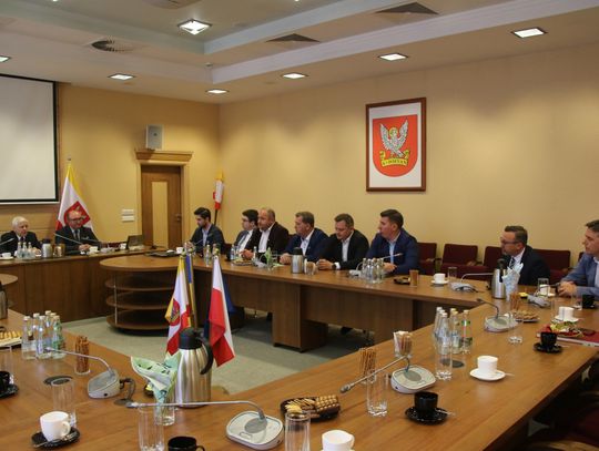 Spotkanie wojewody dolnośląskiego z przedstawicielami samorządów