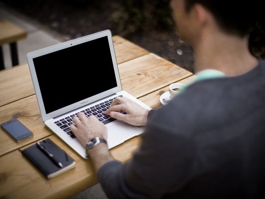 Starostwo Powiatowe rozdzieliło laptopy dla szkół