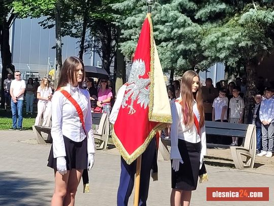 Stypendia, wyróżnienia i pożegnanie ósmoklasistów. Rok szkolny zakończony w ZSP nr 1 w Oleśnicy