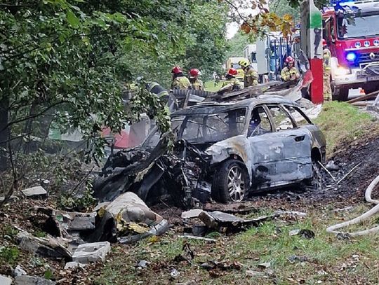 Subaru stanęło w ogniu. Jedna osoba nie żyje