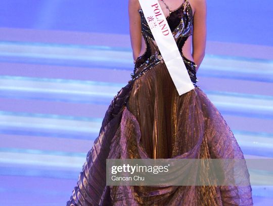 Suknia Miss Polonia projektu Ewy Minge na licytacji w Oleśnicy