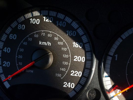 Surowsze kary za prędkość i nowe limity dla dzieci na hulajnogach