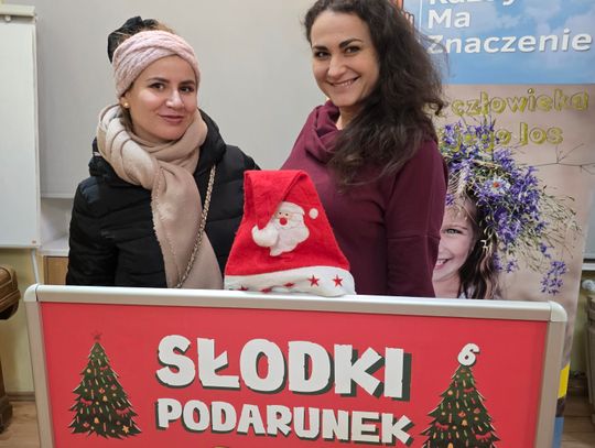 Szósta edycja „Słodkiego Podarunku” w Oleśnicy: zebrano 81 domowych ciast dla potrzebujących