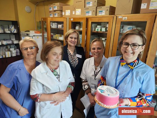 Szpital w Oleśnicy dziękuje farmaceutom i opiekunom medycznym. „Wasza praca jest bezcenna” Szpital w Oleśnicy dziękuje farmaceutom i opiekunom medycznym. „Wasza praca jest bezcenna”