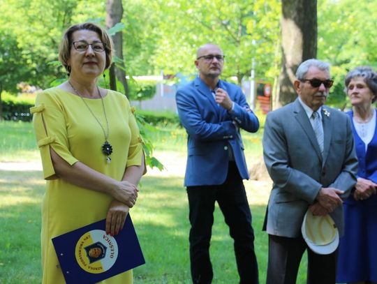 Tablice pamięci w parku na Klonowej w Oleśnicy